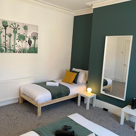 Kitchener - Wonderful 2-Bedroom Apt Sleeps 5 Free Parking Free Wifi Gateshead Ngoại thất bức ảnh