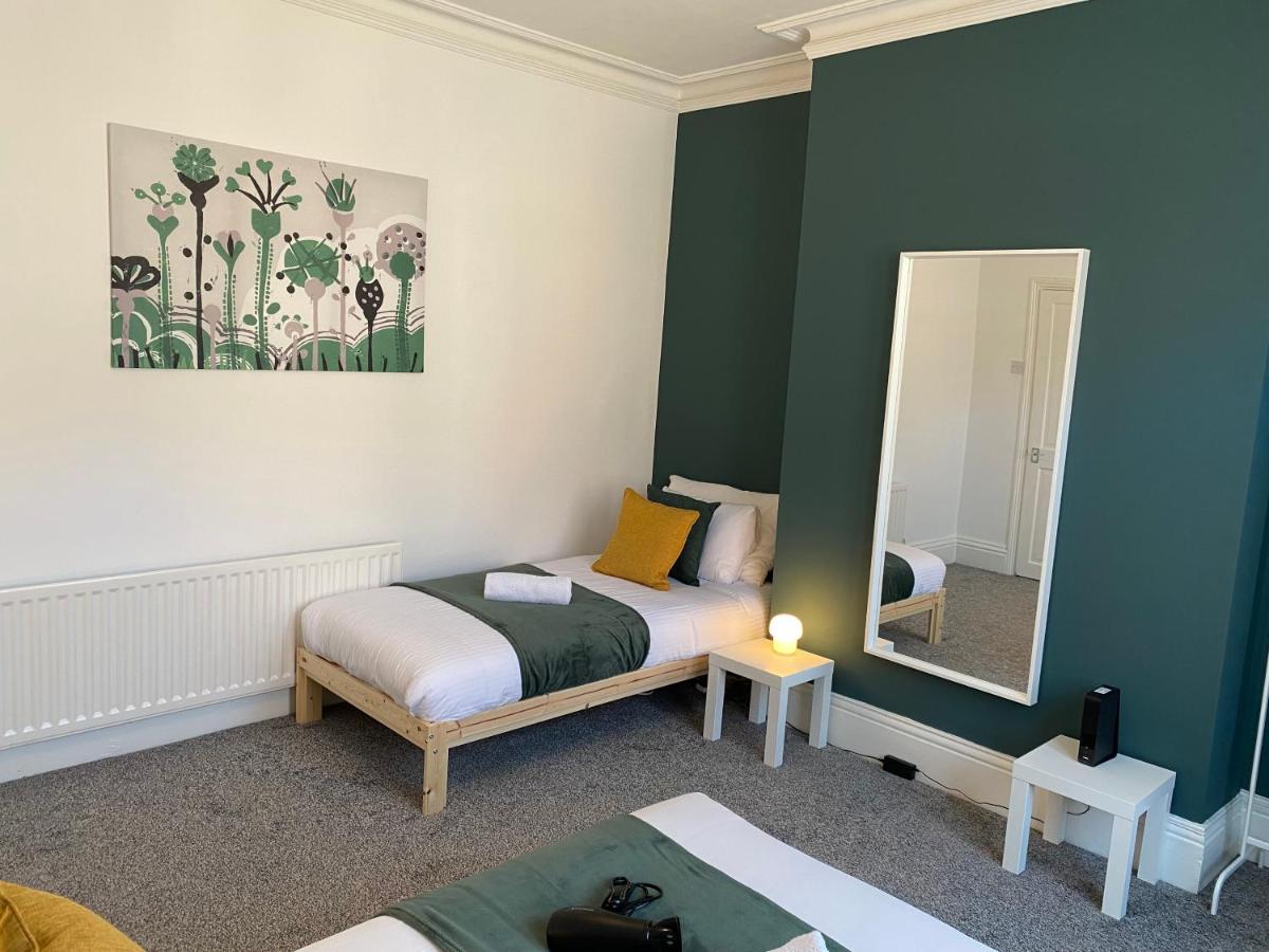 Kitchener - Wonderful 2-Bedroom Apt Sleeps 5 Free Parking Free Wifi Gateshead Ngoại thất bức ảnh