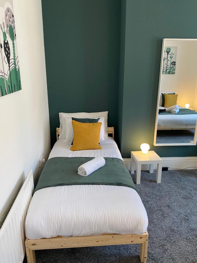 Kitchener - Wonderful 2-Bedroom Apt Sleeps 5 Free Parking Free Wifi Gateshead Ngoại thất bức ảnh