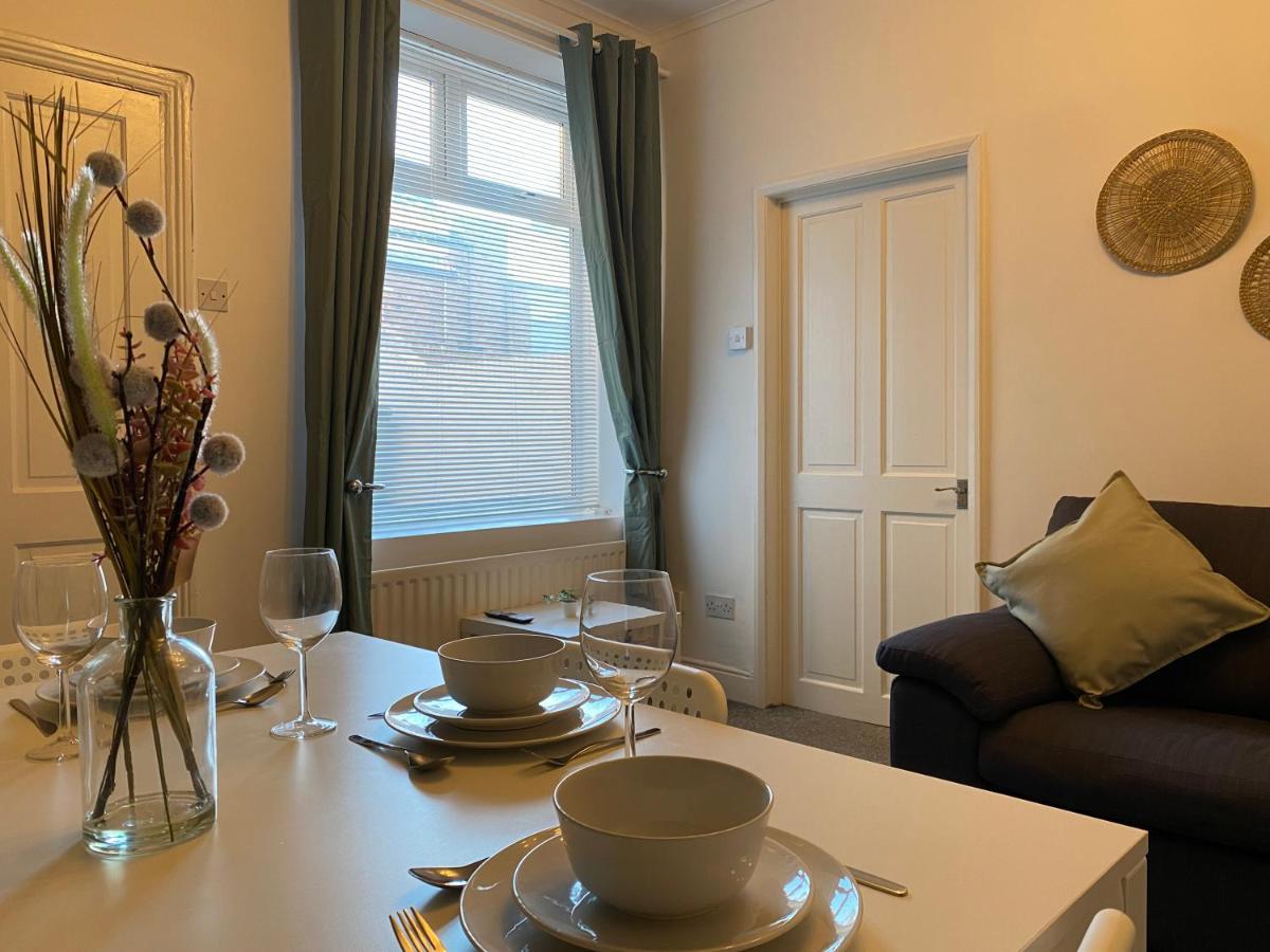 Kitchener - Wonderful 2-Bedroom Apt Sleeps 5 Free Parking Free Wifi Gateshead Ngoại thất bức ảnh
