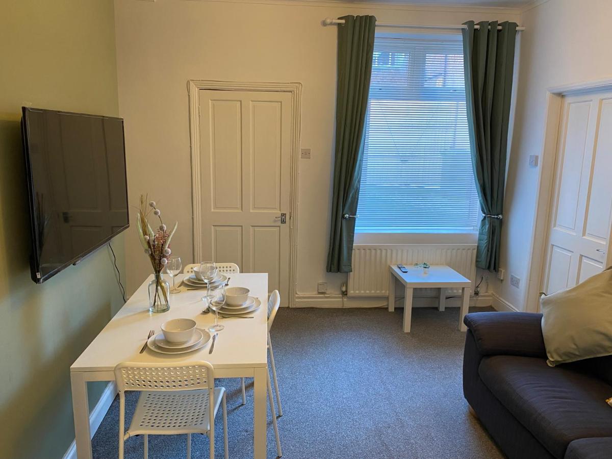 Kitchener - Wonderful 2-Bedroom Apt Sleeps 5 Free Parking Free Wifi Gateshead Ngoại thất bức ảnh