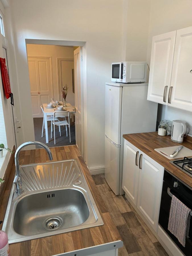 Kitchener - Wonderful 2-Bedroom Apt Sleeps 5 Free Parking Free Wifi Gateshead Ngoại thất bức ảnh